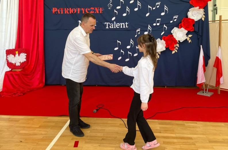 „Patriotyczne Mam Talent” w wykonaniu przedszkolaków z Ról