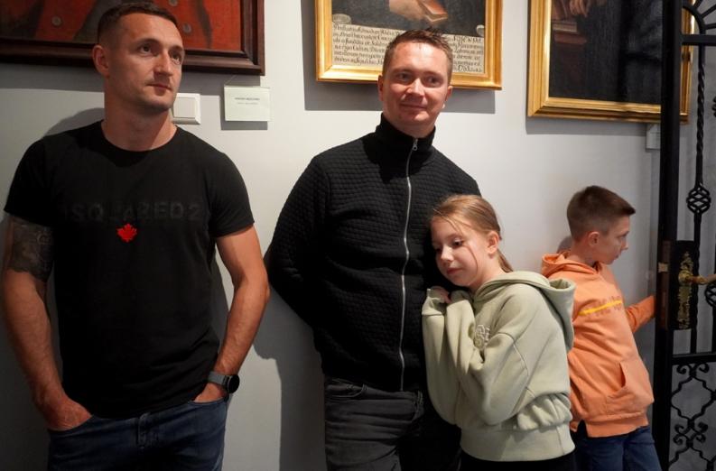 Pogoniści odwiedzili z ks. Marcinem Olkiem siedleckie Muzeum Diecezjalne
